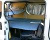 Aménagement pour installer un lit et dormir dans son véhicule : sa voiture , son fourgon, son camion par Nomad-Addict : Le Kit Duo ici dans un Trafic avec un lit enfant
