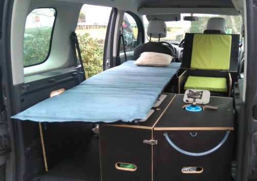Aménagement pour installer un lit et dormir dans son véhicule : sa voiture , son fourgon, son camion par Nomad-Addict Renault Kangoo