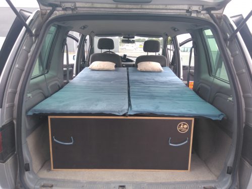 Réalisation sur mesure. Aménagement pour installer un lit et dormir dans son véhicule : sa voiture , son fourgon, son camion par Nomad-Addict.