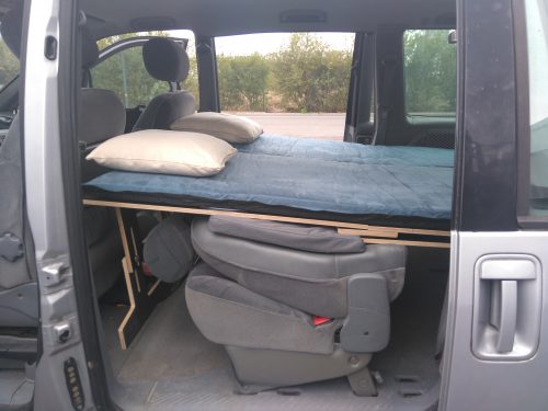 Réalisation sur mesure. Aménagement pour installer un lit et dormir dans son véhicule : sa voiture , son fourgon, son camion par Nomad-Addict.